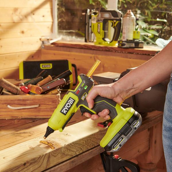 USB LITHIUM GLUE PEN KIT - RYOBI Tools